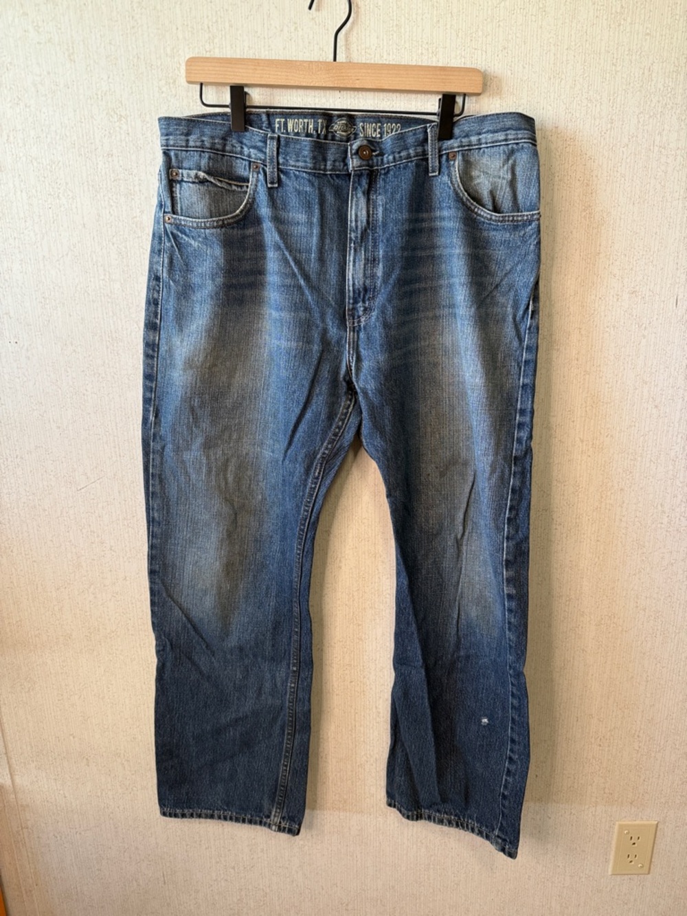 Dickies Men's Straight Leg Jeans in Medium Blue Wash